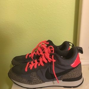 Internationalist Mid Nike sneakers